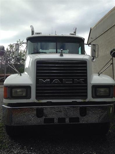 Used 2002 Mack CH613 with 80BBL VACUUM TANK