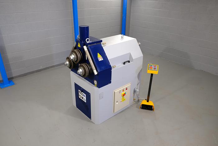 UZMA HPK 60 section roller hydraulic operation