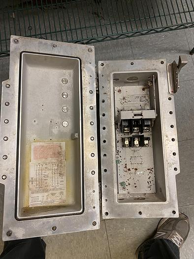 Used Cooper Crouse-Hinds Explosion Proof Disconnect Switch EBMBBFDW3 30A FUSSIBLE 600V