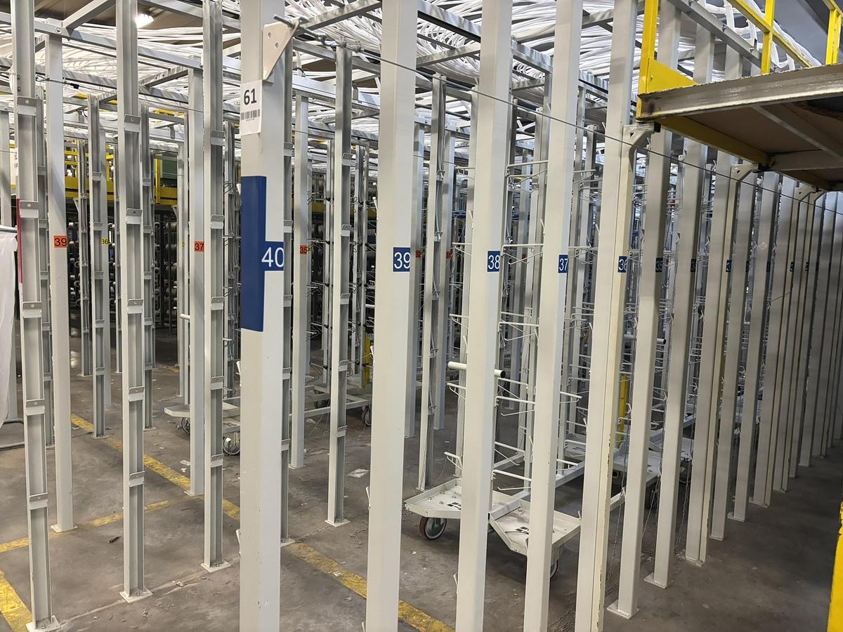 Used Matthys tufing creel with mobile creel carts