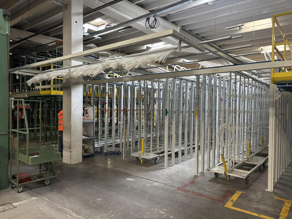 Used Matthys tufing creel with mobile creel carts