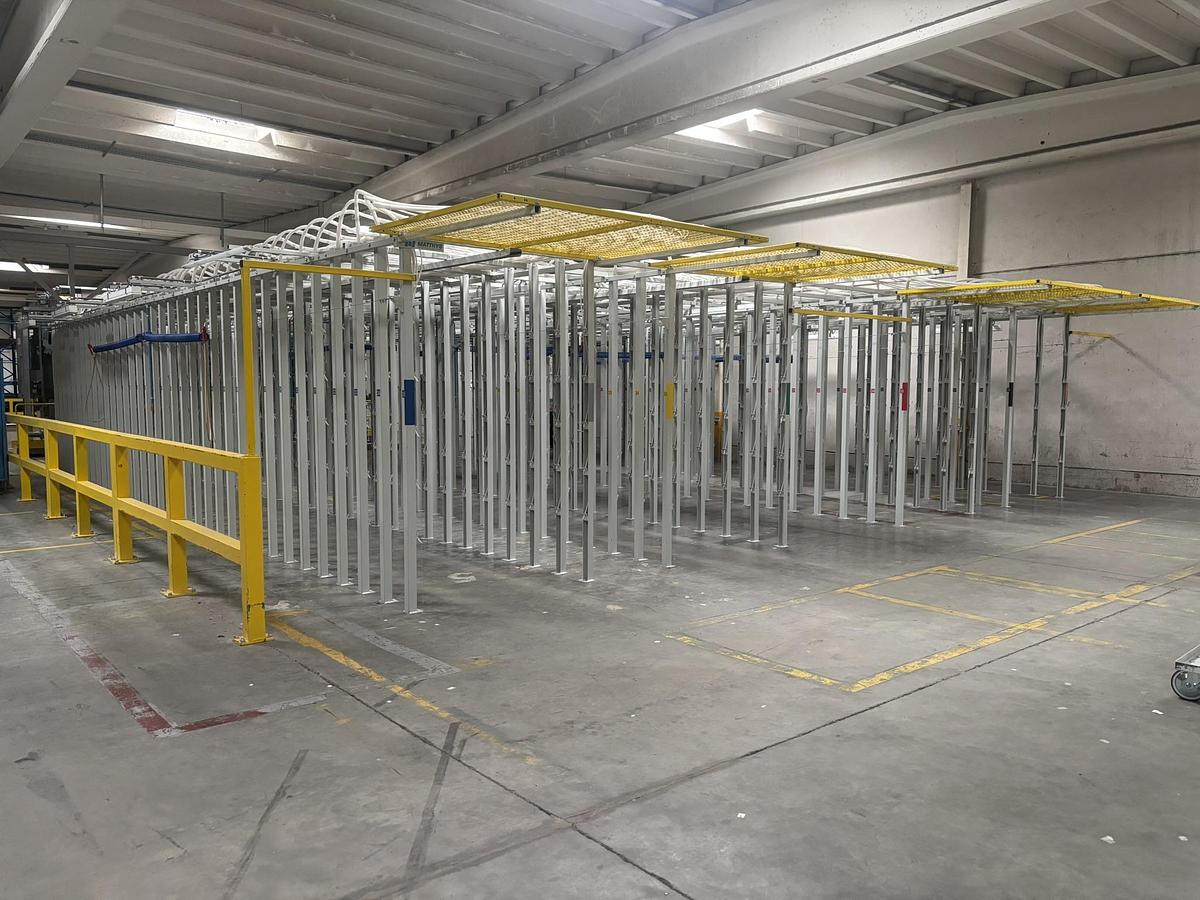 Used Matthys tufing creel with mobile creel carts