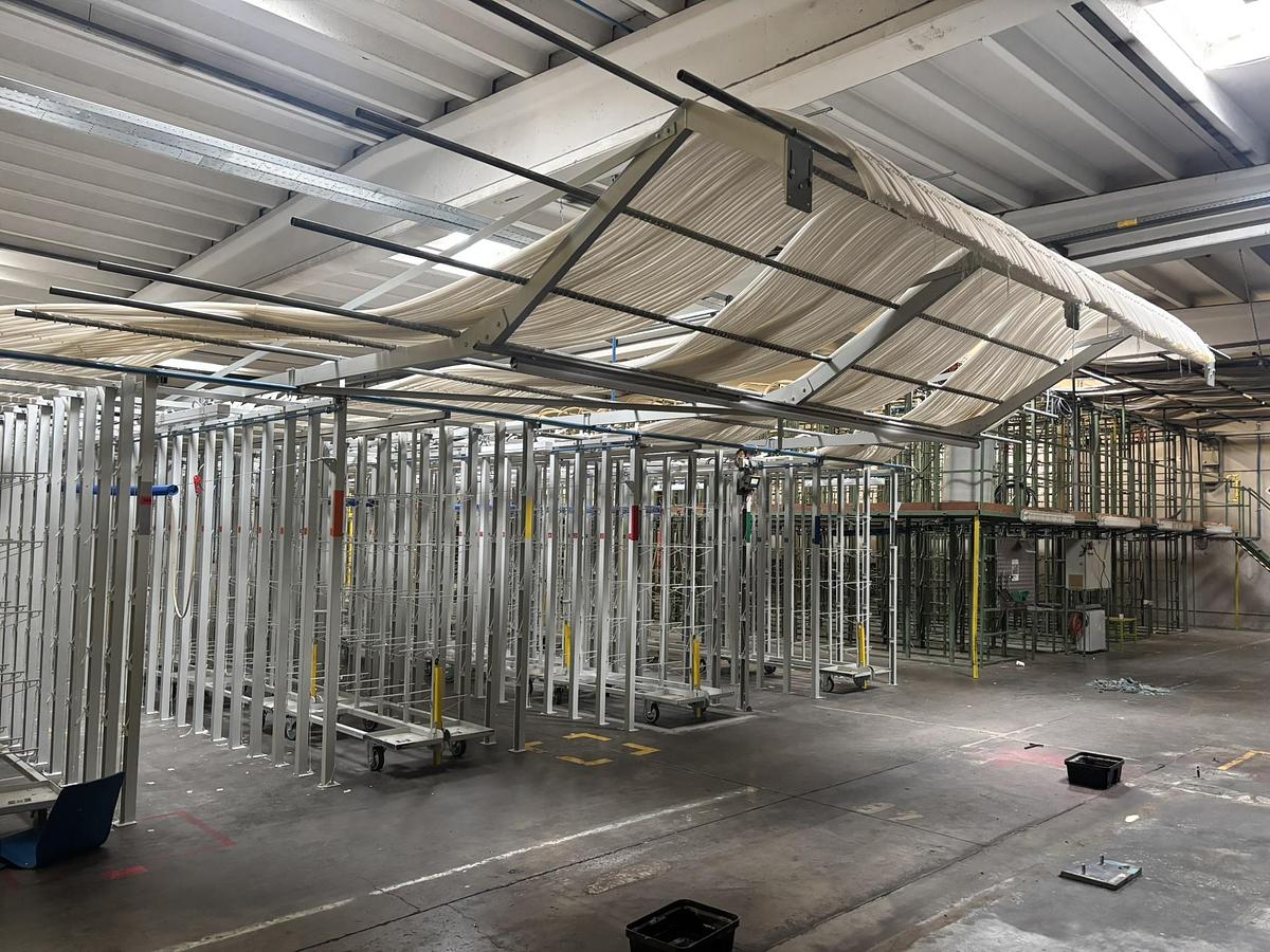 Used Matthys tufing creel with mobile creel carts