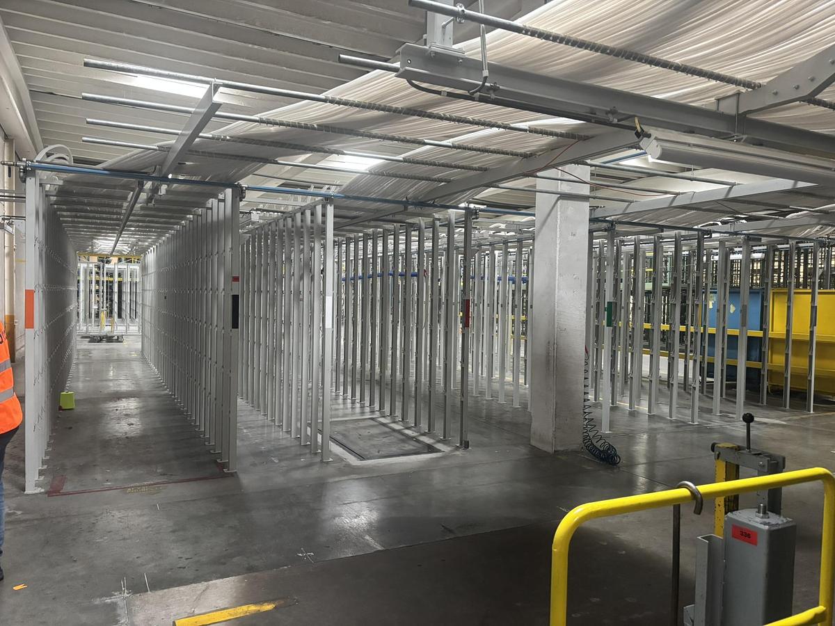 Used Matthys tufing creel with mobile creel carts