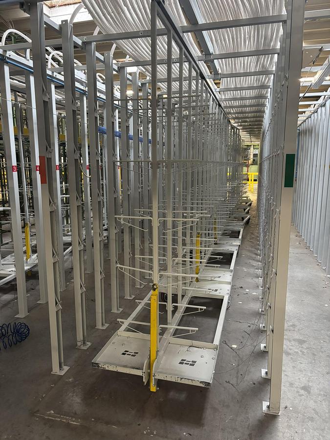 Used Matthys tufing creel with mobile creel carts