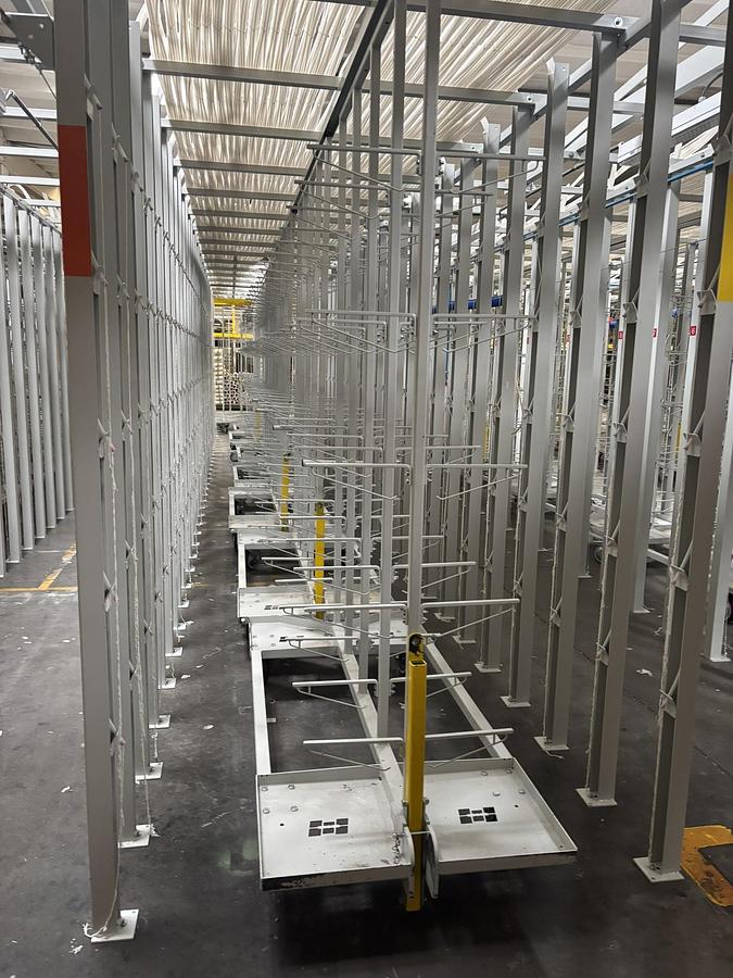 Used Matthys tufing creel with mobile creel carts