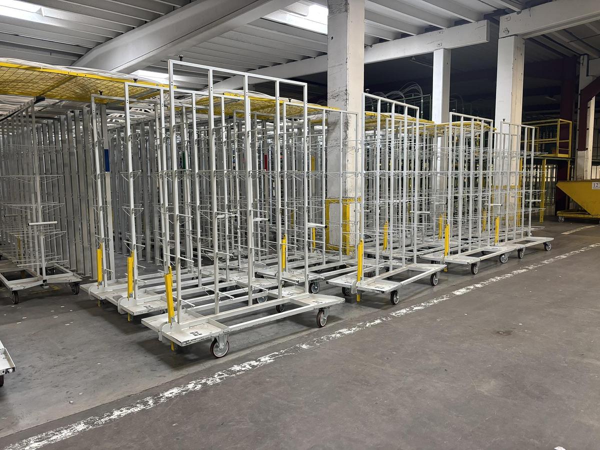 Used Matthys tufing creel with mobile creel carts