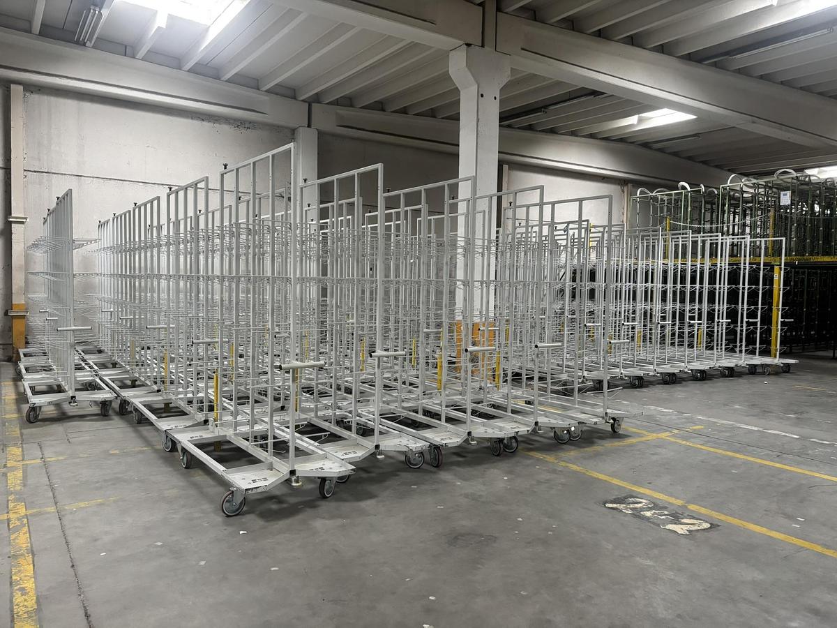 Used Matthys tufing creel with mobile creel carts