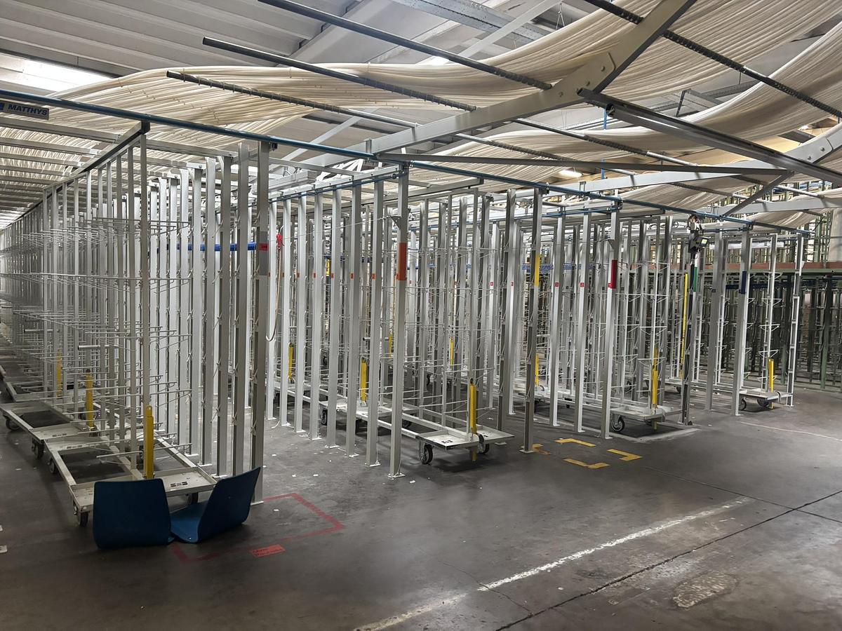 Used Matthys tufing creel with mobile creel carts