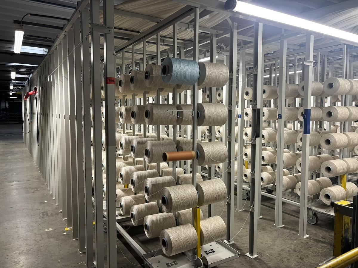 Used Matthys tufing creel with mobile creel carts