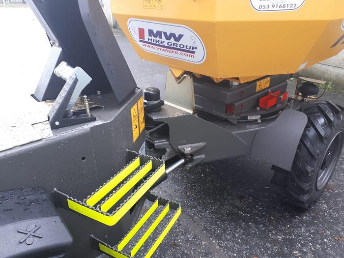 Used 2 TONNE SWIVEL