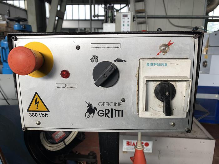 Usato Segatrice a nastro manuale GRITTI S 250 M