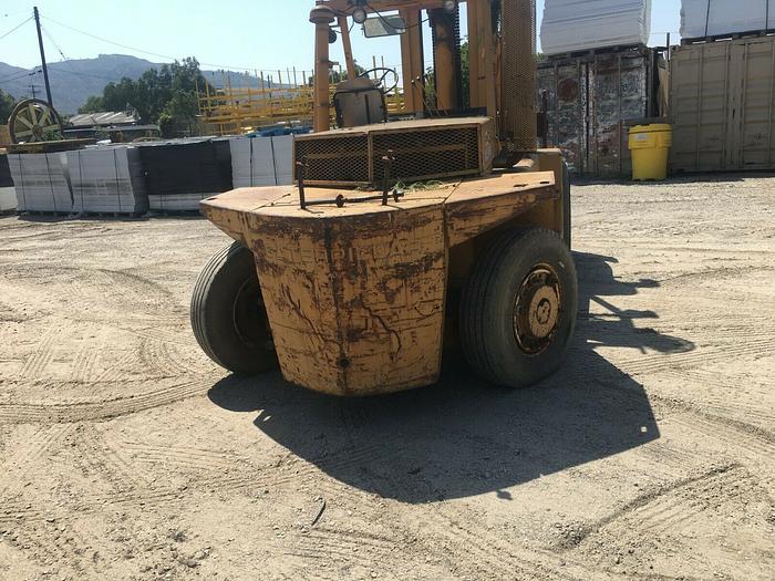 Used CATERPILLAR V300