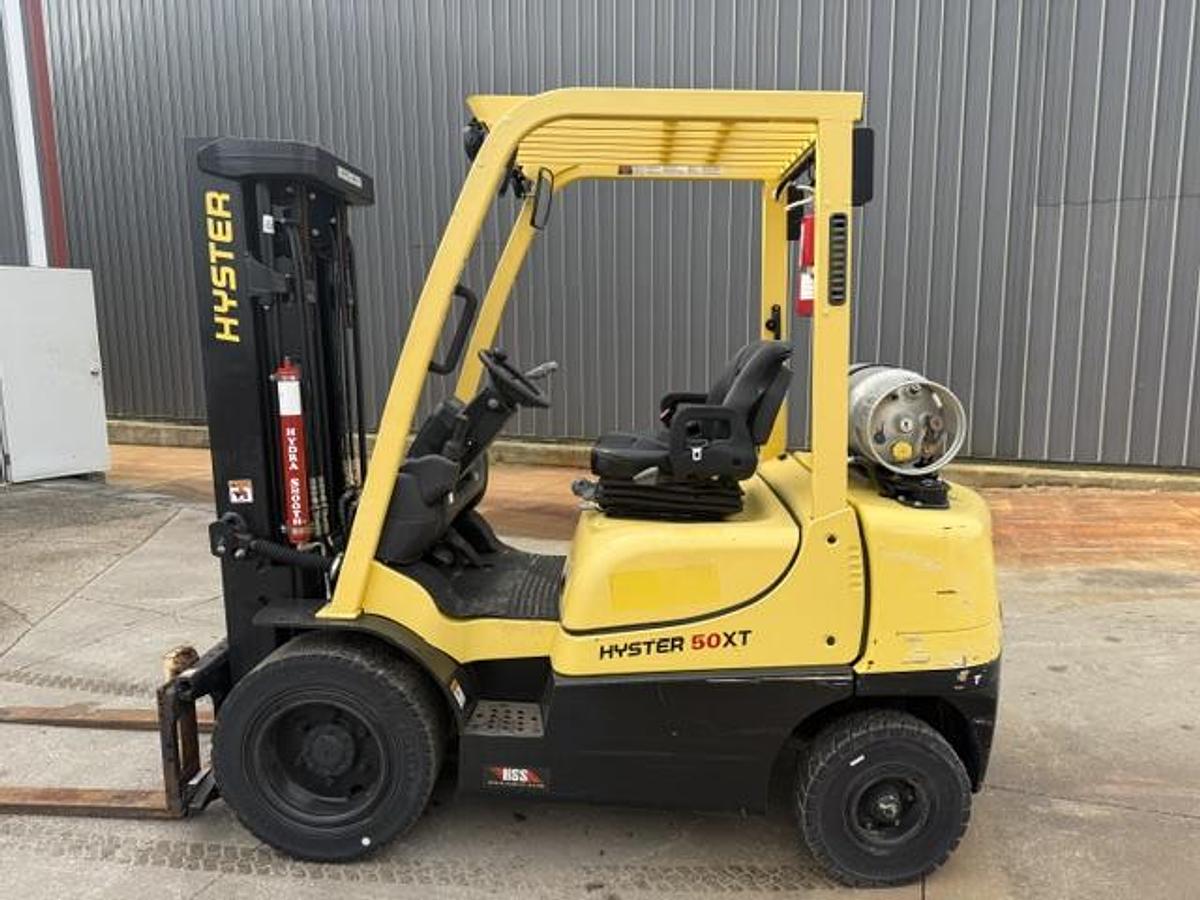 Used HYSTER 5000LB FORKLIFT