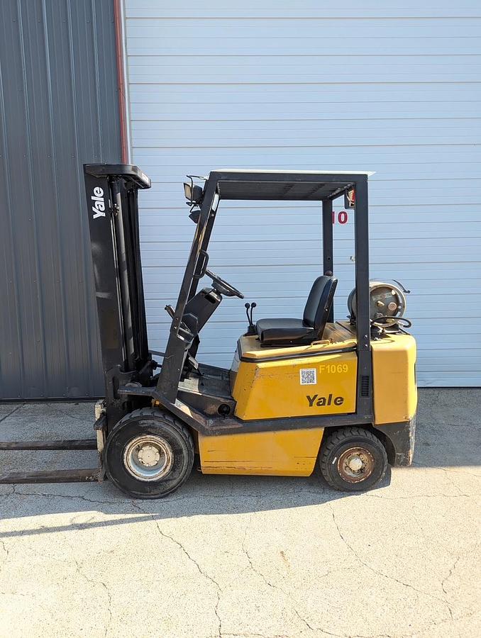 Used YALE FORKLIFT AIR TIRES 4000LB