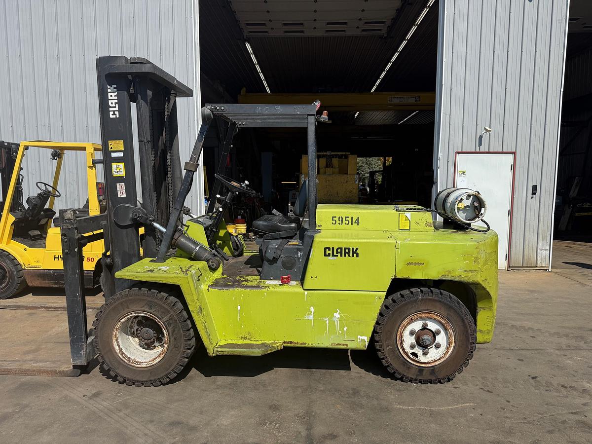 Used CLARK 15,500LB FORKLIFT