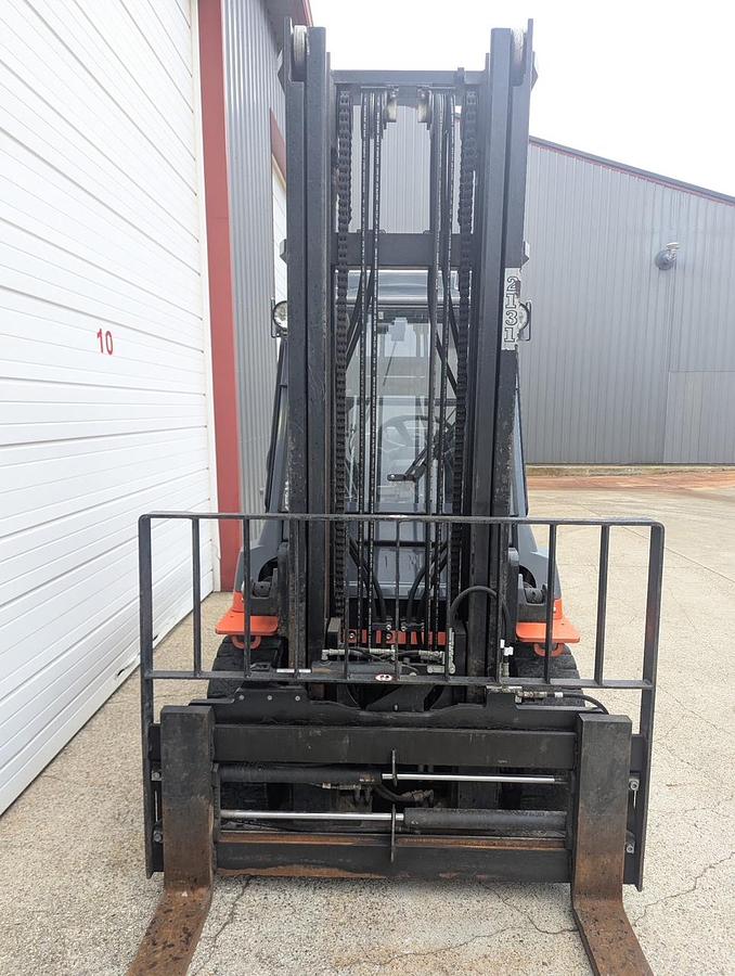 Used TOYOTA 8000LB FORKLIFT