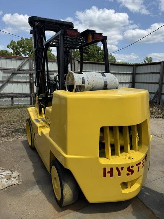 Used HYSTER 15,500LB FORKLIFT