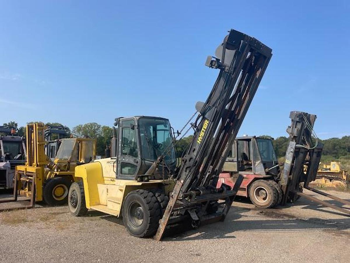 Used HYSTER 30,000LB FORKLIFT