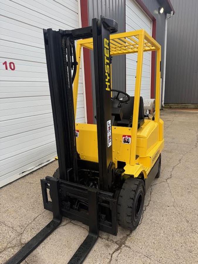 Used HYSTER 4000LB FORKLIFT