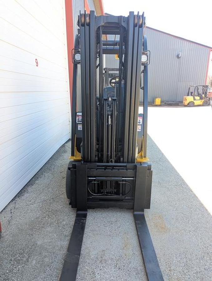 Used YALE 6000LB ELECTRIC FORKLIFT