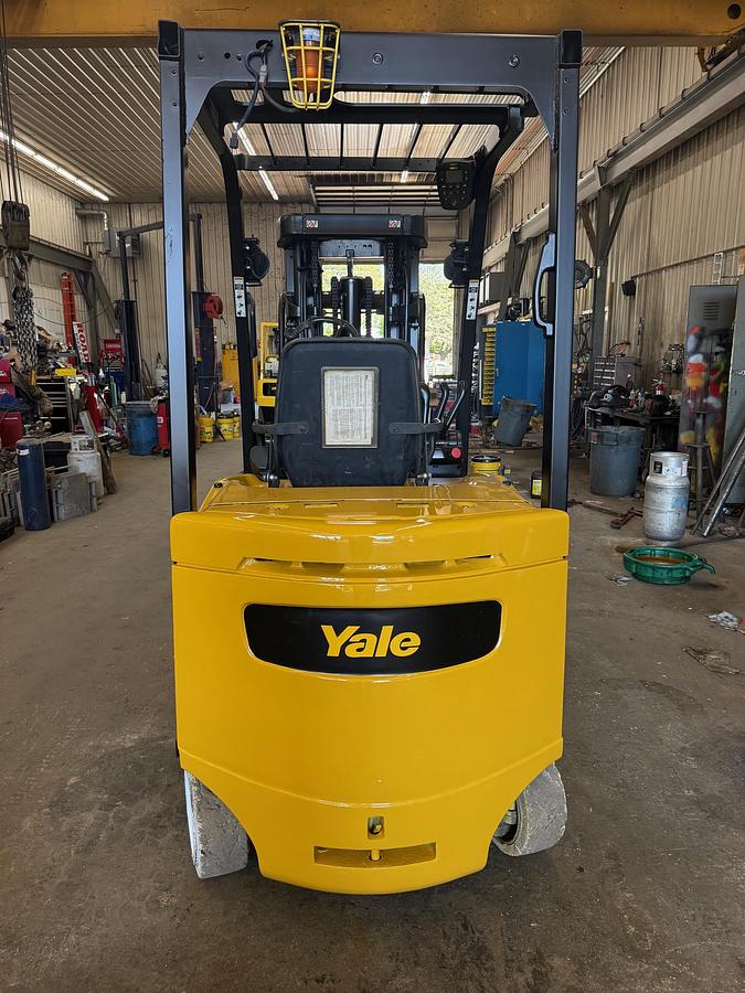 Used YALE 5000LB ELECTRIC FORKLIFT
