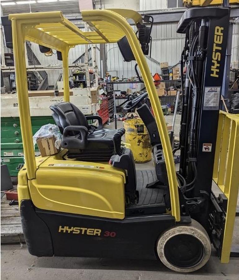 Used HYSTER 3000LB ELECTRIC FORKLIFT