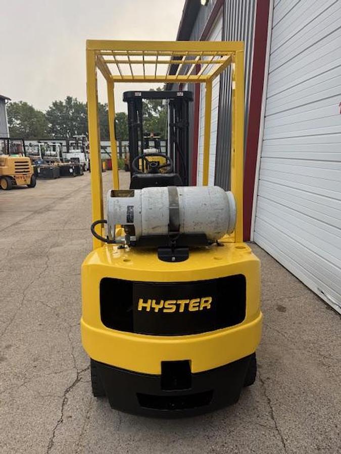 Used HYSTER 4000LB FORKLIFT