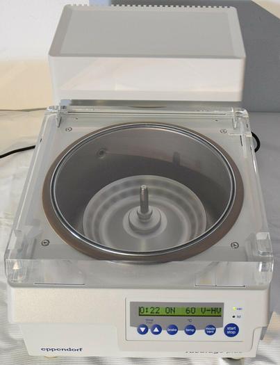 Used Eppendorf 5305 Vacufuge Plus Concentrator Centrifuge With Vacuum Pump & Rotor