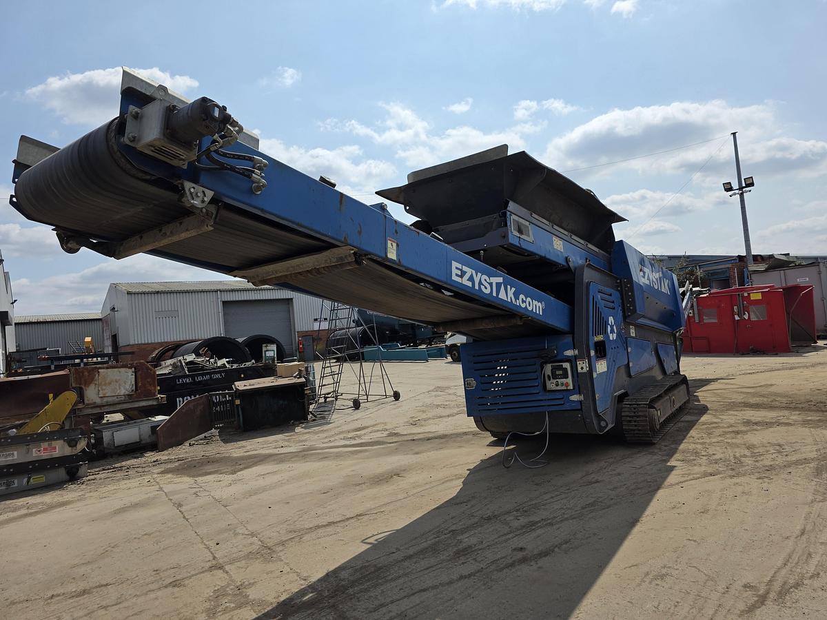 Used Ezystak T3000 Tracked Trommel