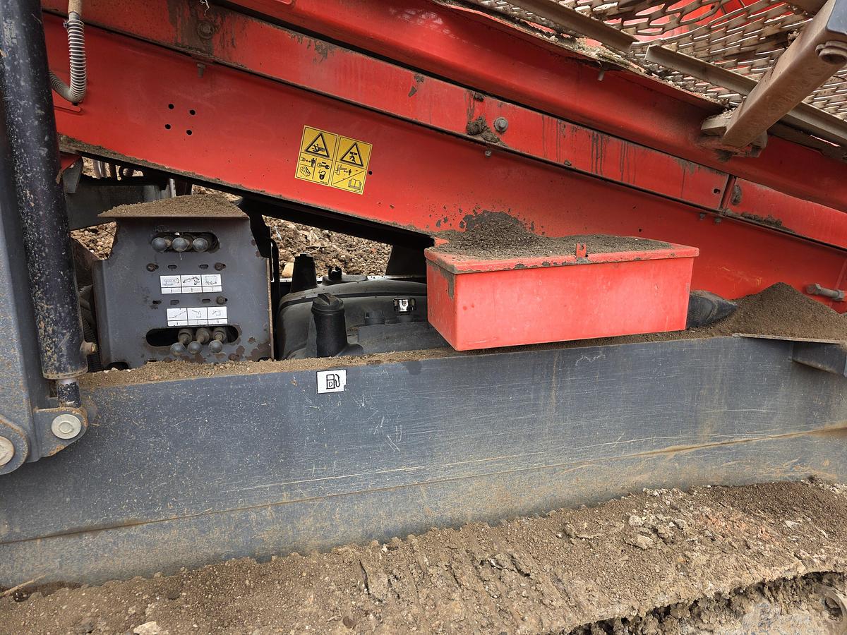 Used Finlay 883+ Tracked Screening Plant