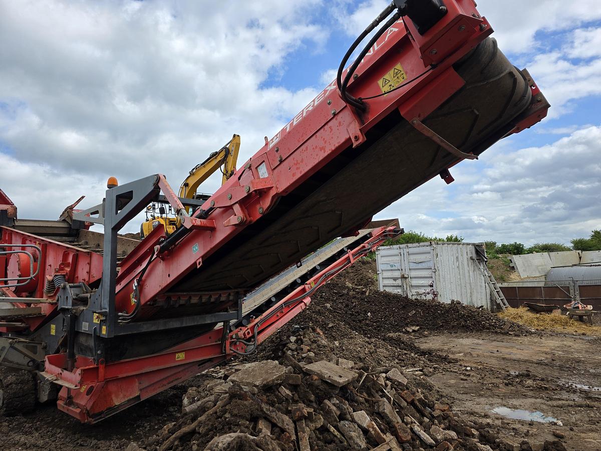 Used Finlay 883+ Tracked Screening Plant