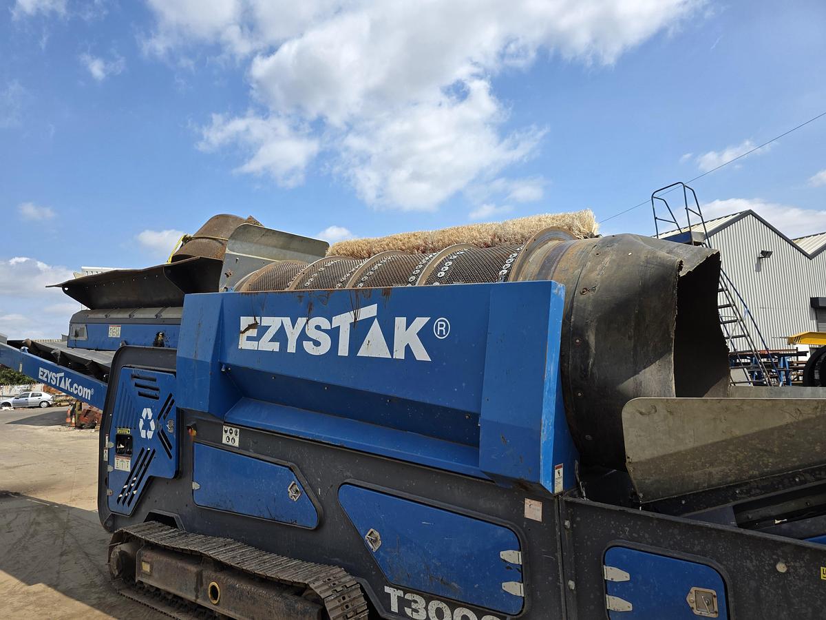 Used Ezystak T3000 Tracked Trommel