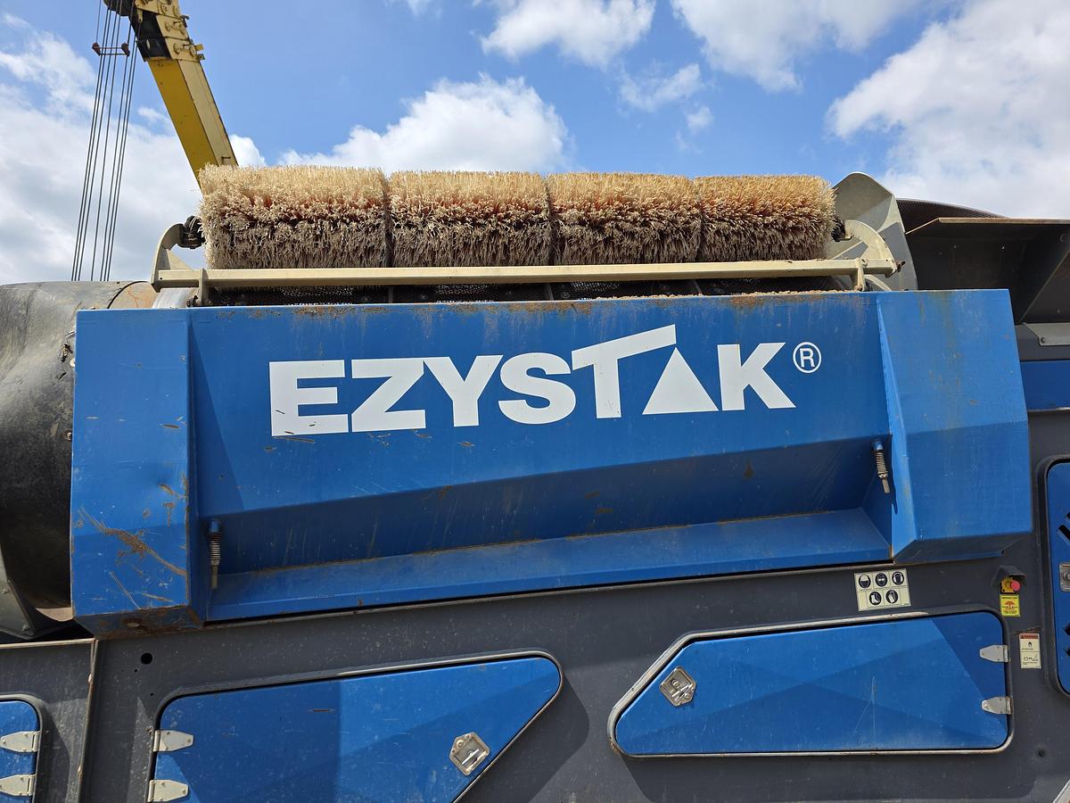 Used Ezystak T3000 Tracked Trommel