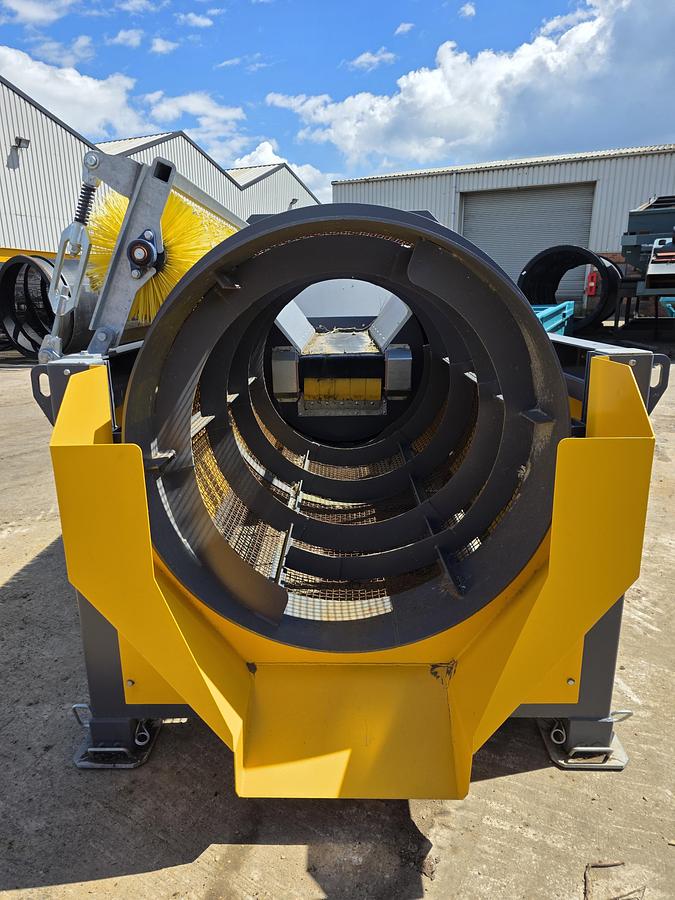 Used Un-Used Screenbee 13.26 Trommel System