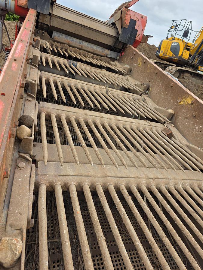 Used Finlay 883+ Tracked Screening Plant