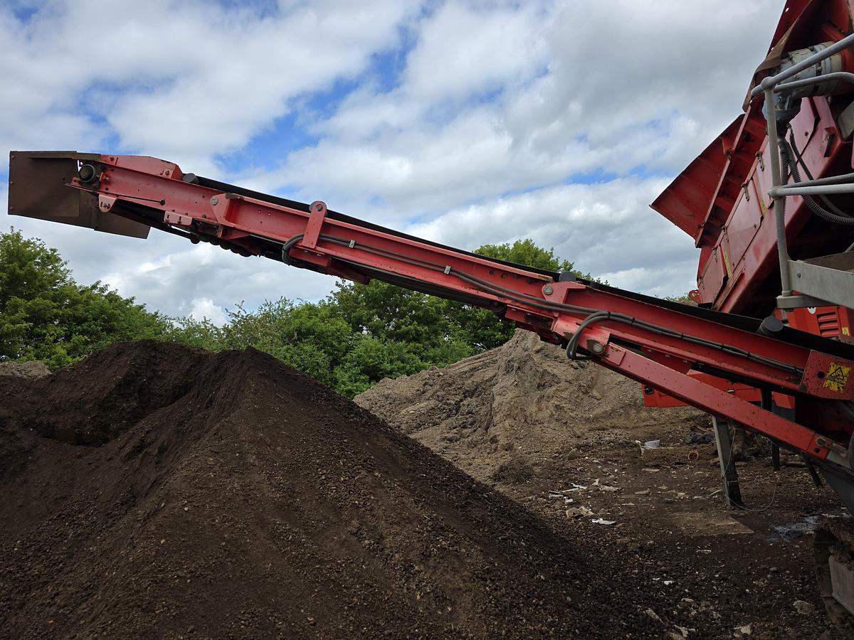 Used Finlay 883+ Tracked Screening Plant