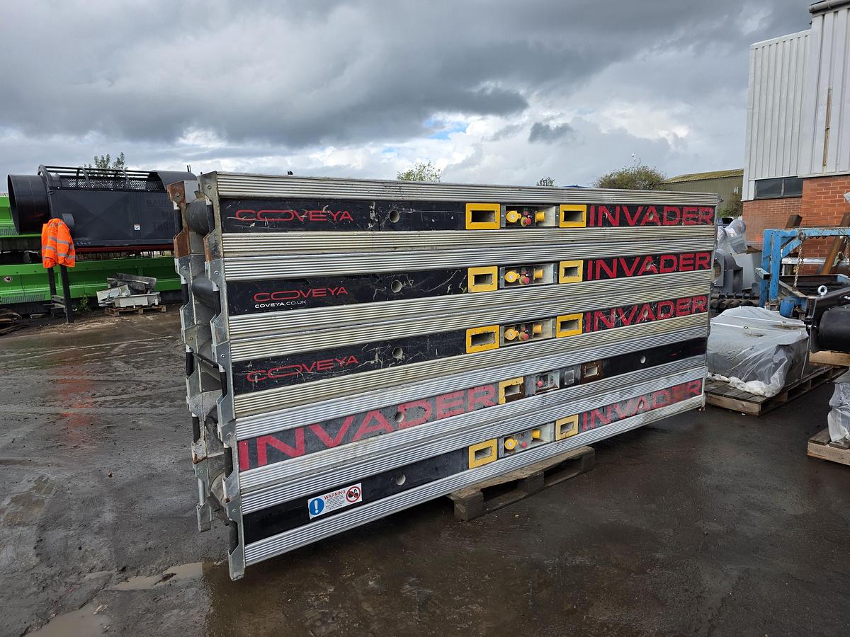 Used Coveya Invader 45 Wheeled Conveyor