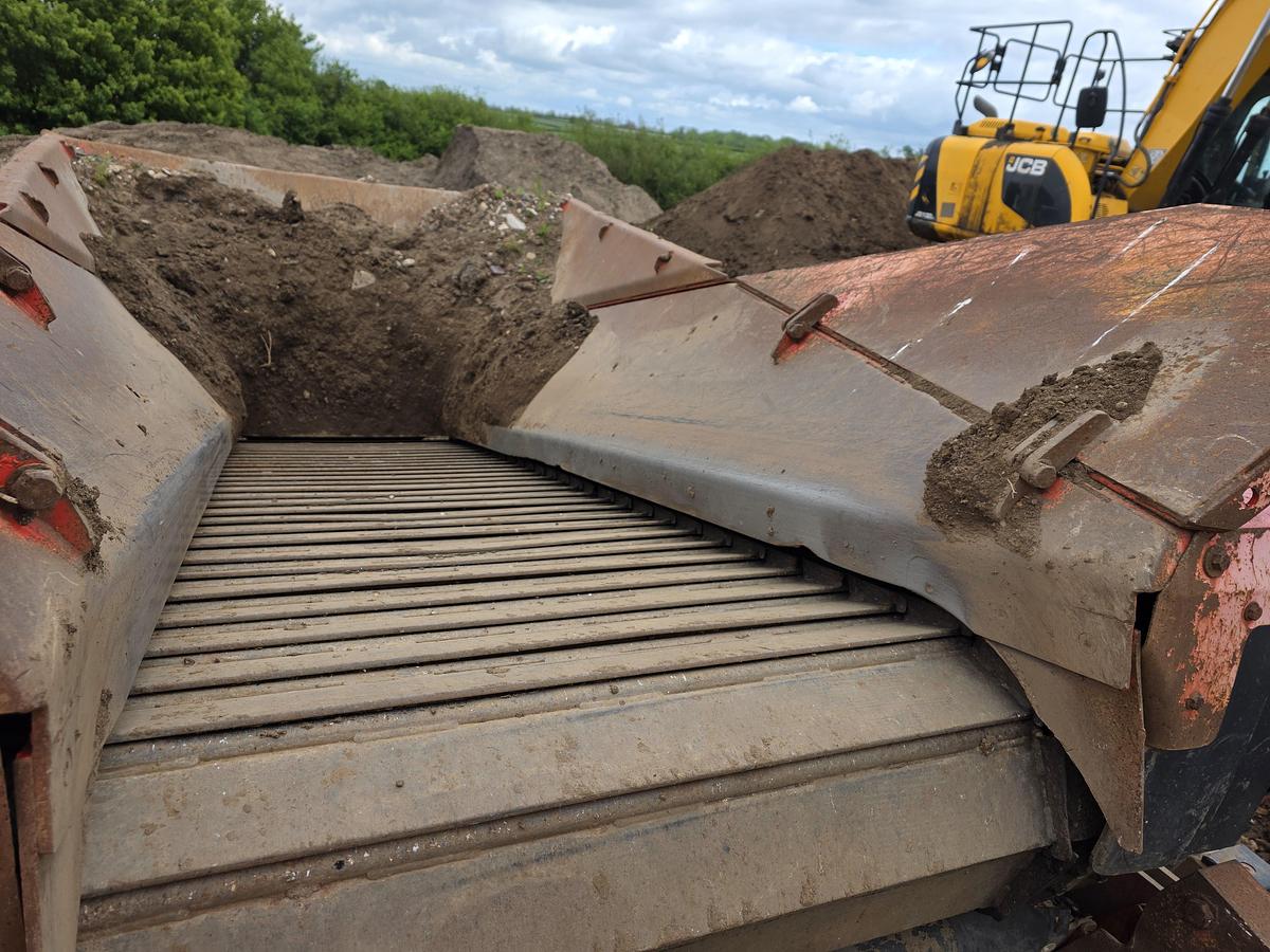 Used Finlay 883+ Tracked Screening Plant