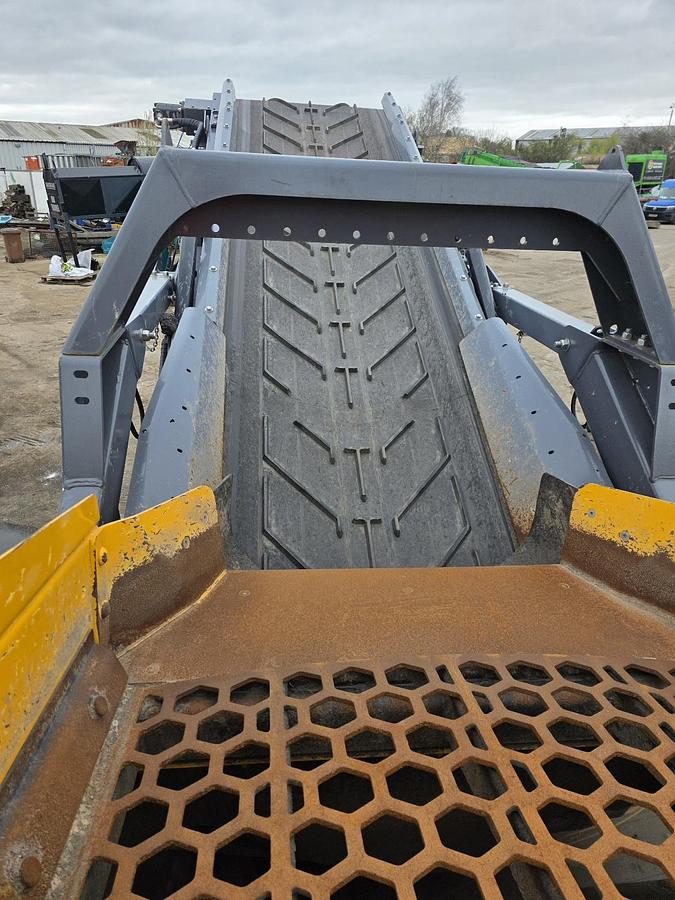 Used Tesab 1340 Tracked Screening Plant