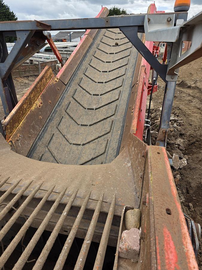 Used Finlay 883+ Tracked Screening Plant