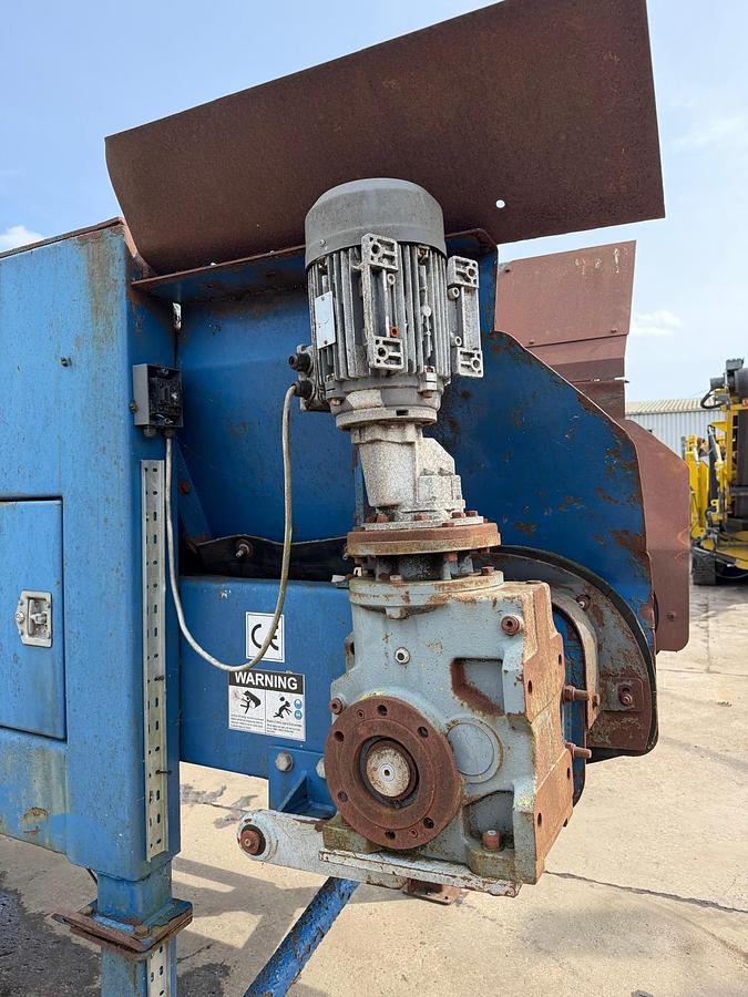 Used EMS 4 Metre Feeder Hopper