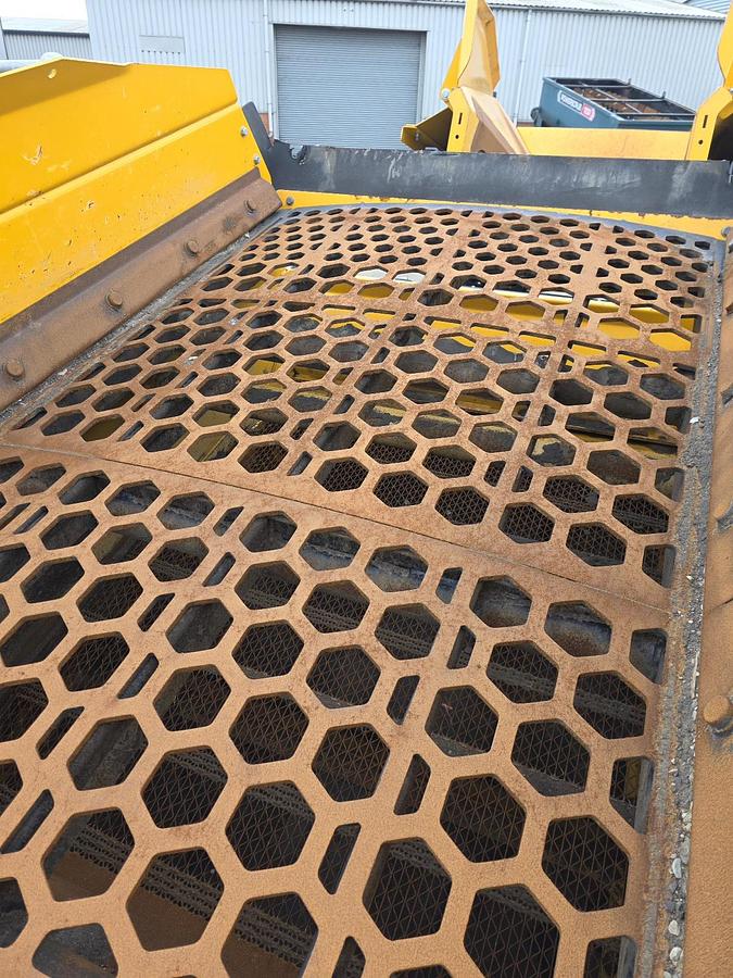 Used Tesab 1340 Tracked Screening Plant