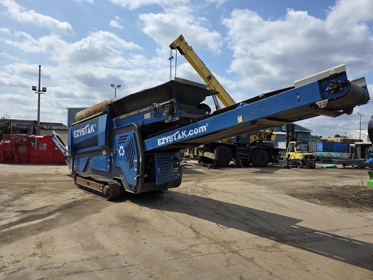 Used Ezystak T3000 Tracked Trommel