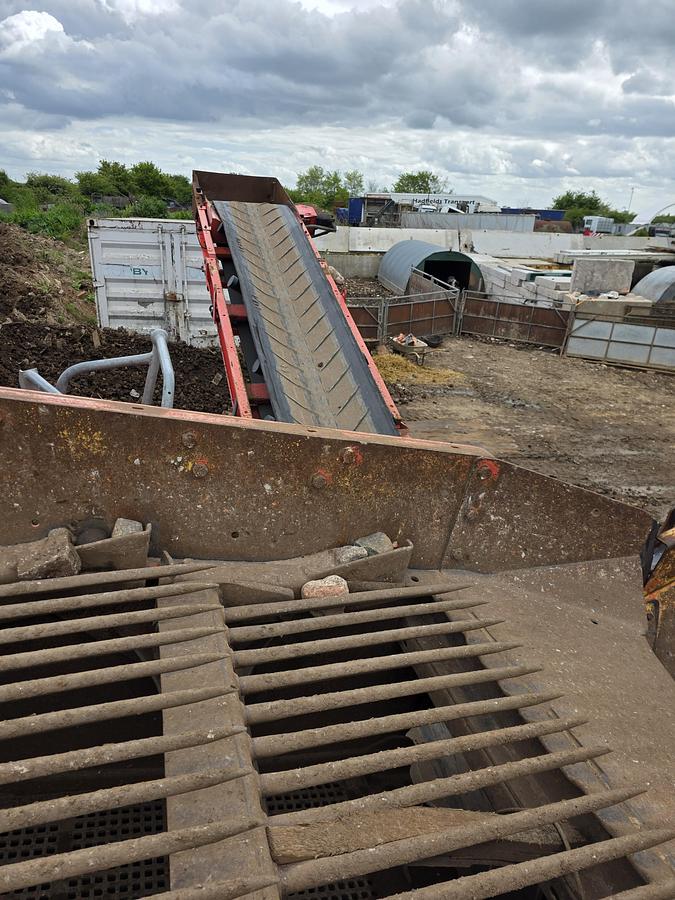 Used Finlay 883+ Tracked Screening Plant