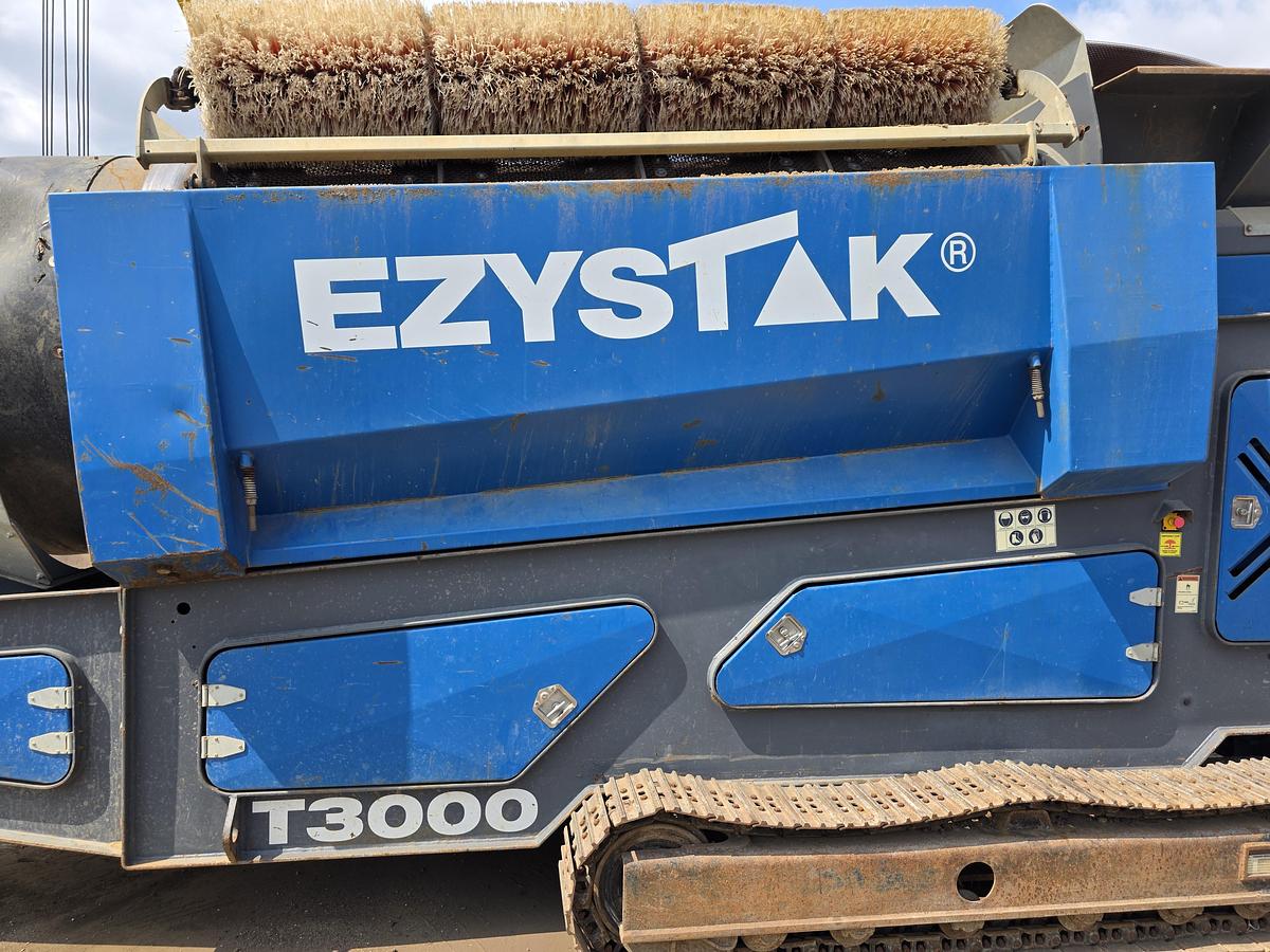 Used Ezystak T3000 Tracked Trommel