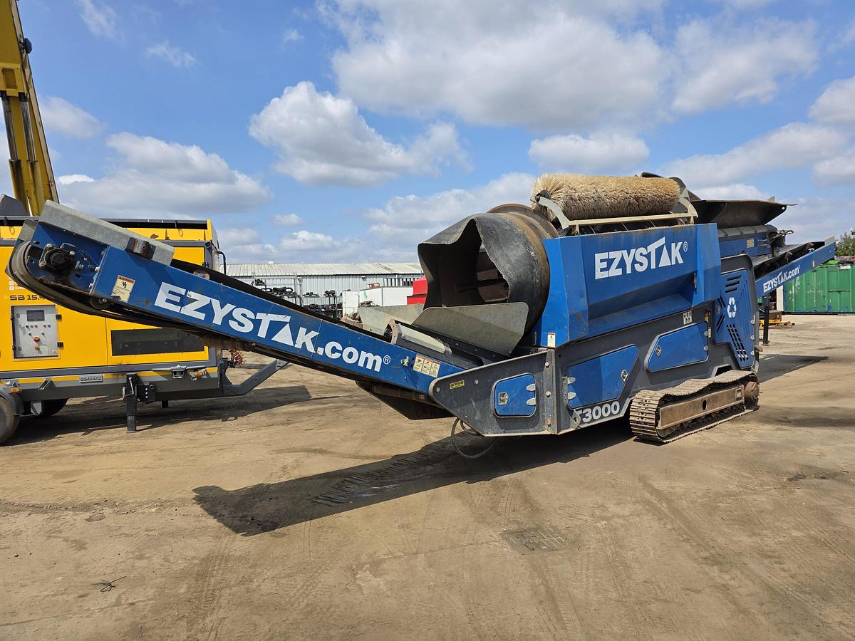 Used Ezystak T3000 Tracked Trommel
