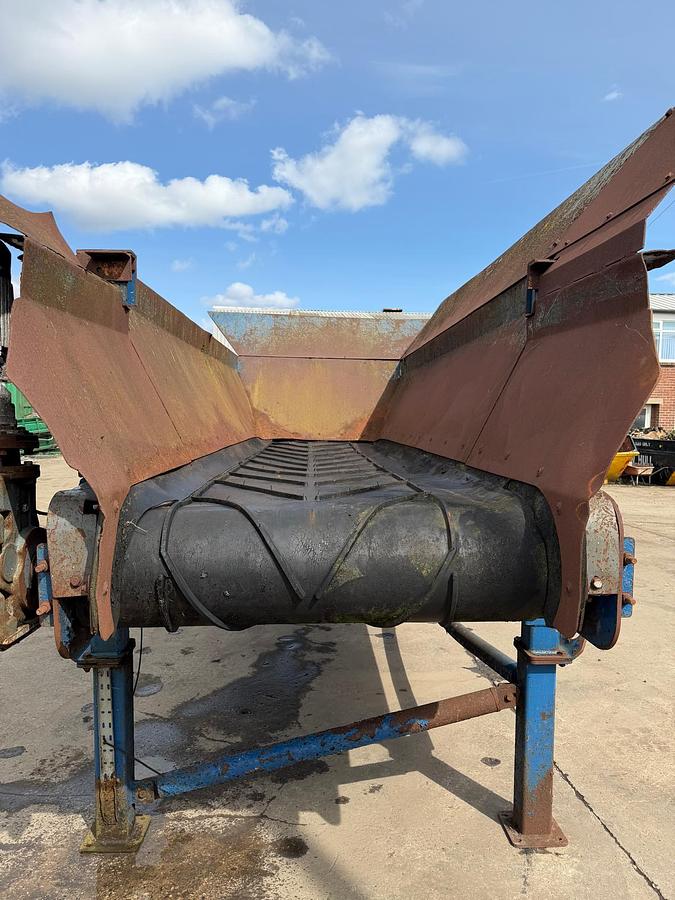 Used EMS 4 Metre Feeder Hopper