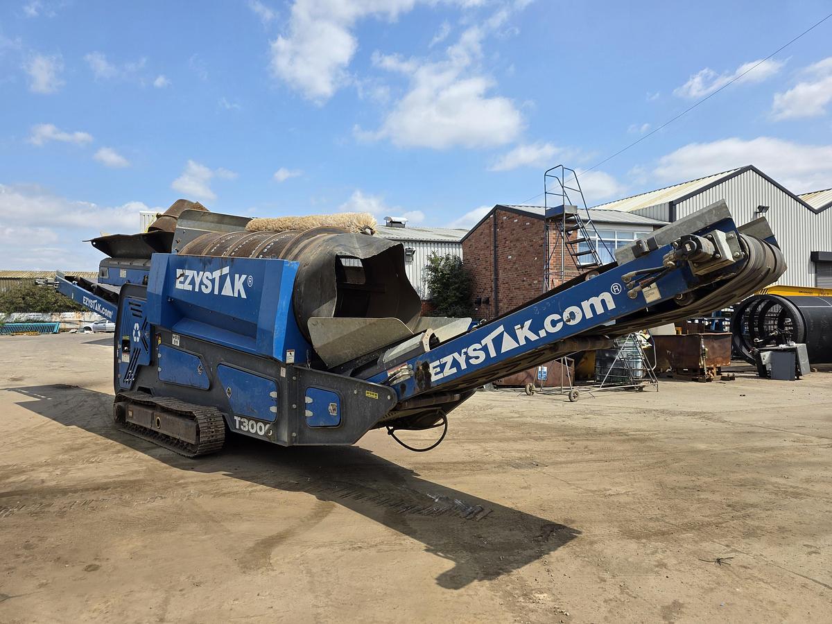 Used Ezystak T3000 Tracked Trommel