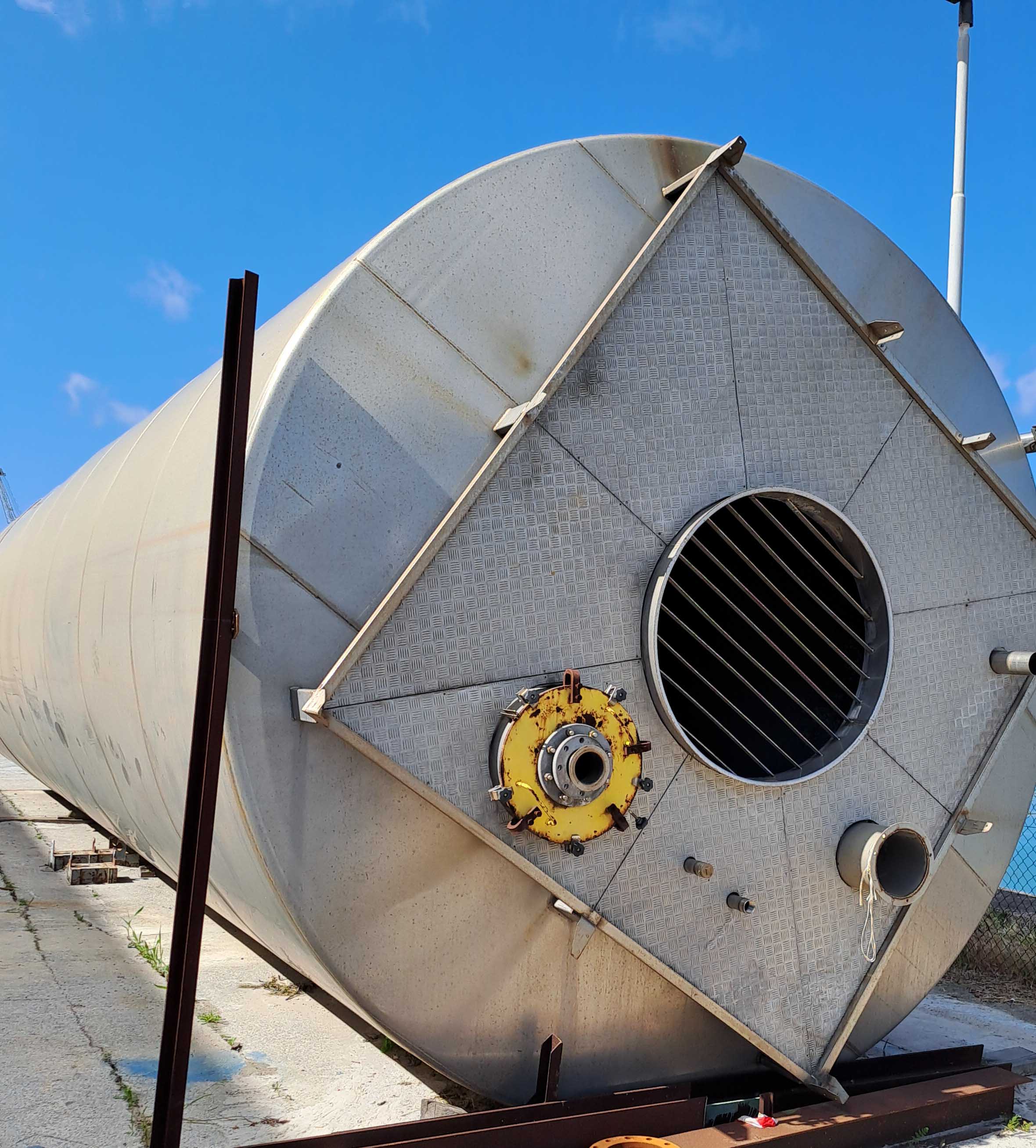 Usato SILOS VERTICALE 150 m3 AISI 316
